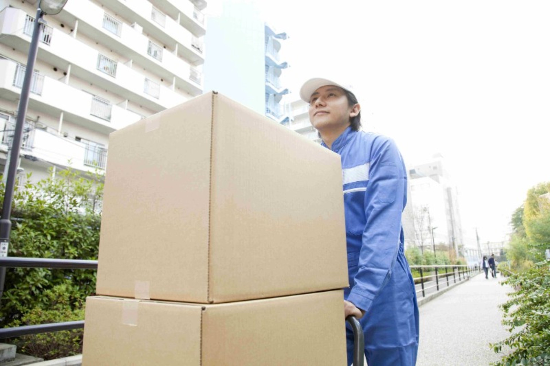 笑顔の女性ドライバー